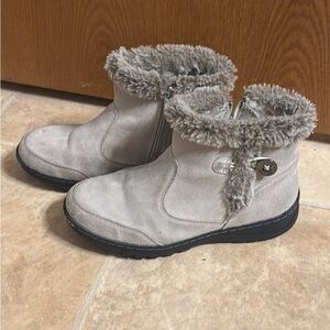 Khombu Gray Fur-Trimmed Winter Boots